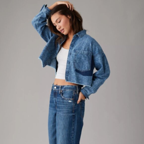 American Eagle Denim Button-Up Shirt Cropped - Picture 4 of 11